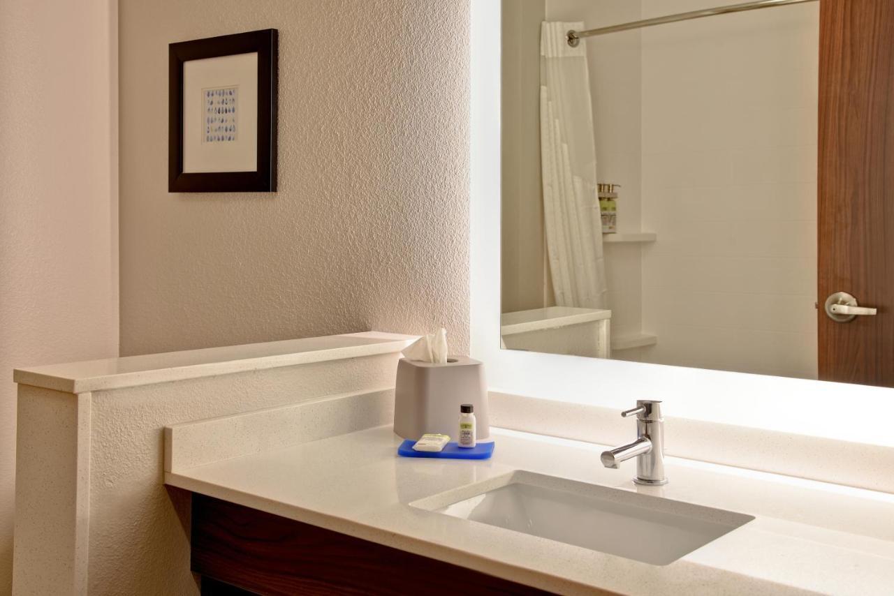 Holiday Inn Express & Suites - Ottawa By Ihg מראה חיצוני תמונה