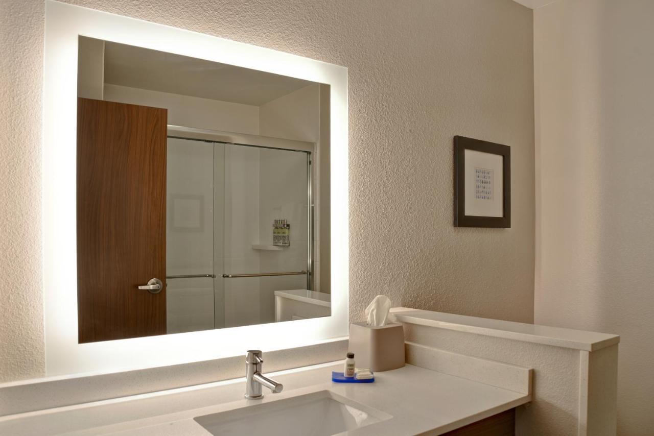 Holiday Inn Express & Suites - Ottawa By Ihg מראה חיצוני תמונה