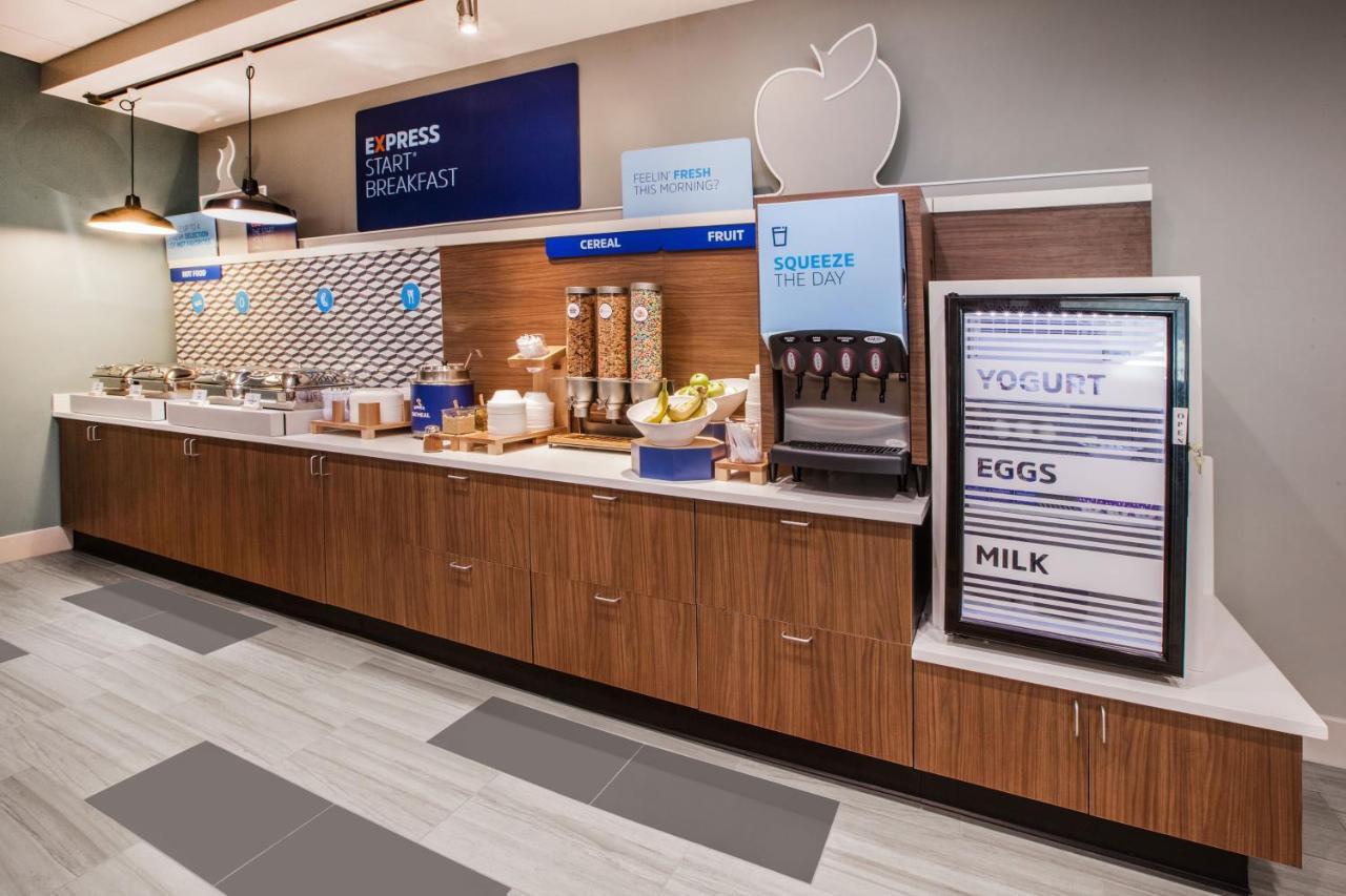 Holiday Inn Express & Suites - Ottawa By Ihg מראה חיצוני תמונה